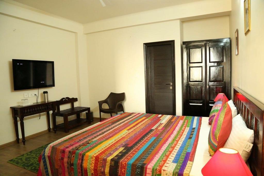 Saket Inn Jaipur Bagian luar foto