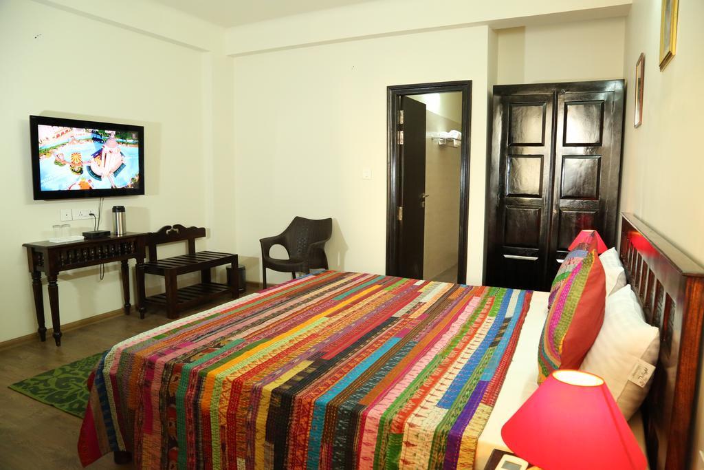 Saket Inn Jaipur Bagian luar foto