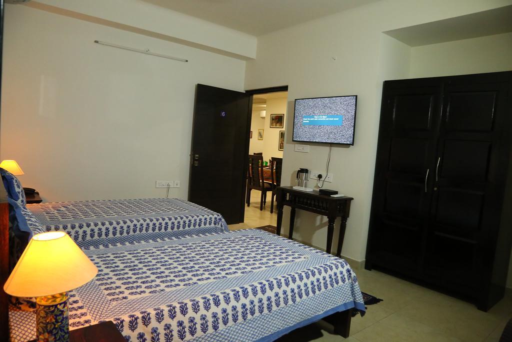 Saket Inn Jaipur Bagian luar foto